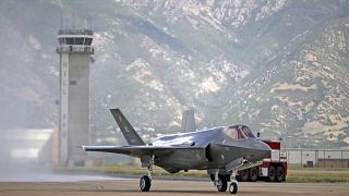 Un avión F-35 llega a su nueva base de operaciones el miércoles 2 de septiembre de 2015, en la base aérea de Hill, en el norte de Utah.