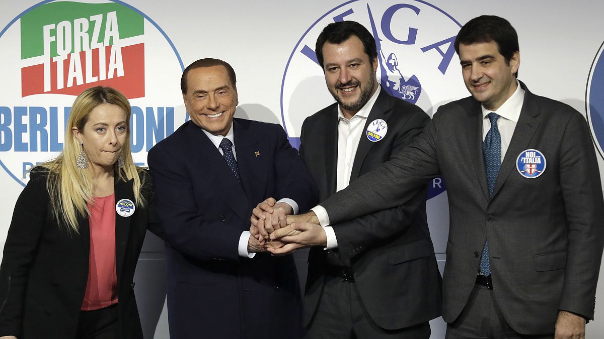 Il nuovo commissario italiano Ue, Raffaele Fitto (a destra), in una foto del 2018 con Giorgia Meloni, Silvio Berlusconi e Matteo Salvini prima delle elezioni politiche