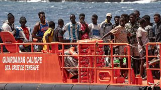 Maroc : des centaines de migrants tentent de nager vers l'Espagne