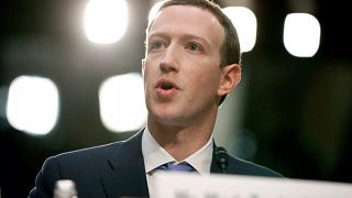 Meta CEO'su Mark Zuckerberg, Washington'daki Capitol Hill'de Ticaret ve Yargı Komiteleri'nin ortak duruşması öncesinde ifade verdi, 10 Nisan 2018.