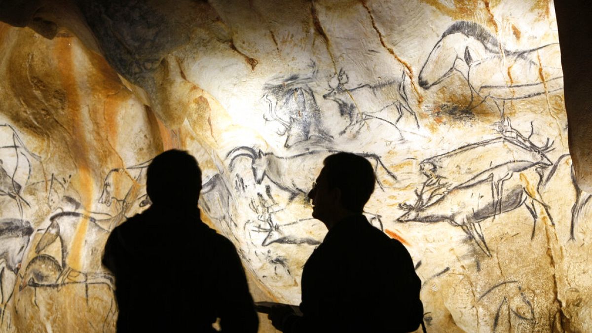 Riproduzione a grandezza reale della Grotte Chauvet, nel Vallon Pont d'Arc, Francia, 6 marzo 2015. 