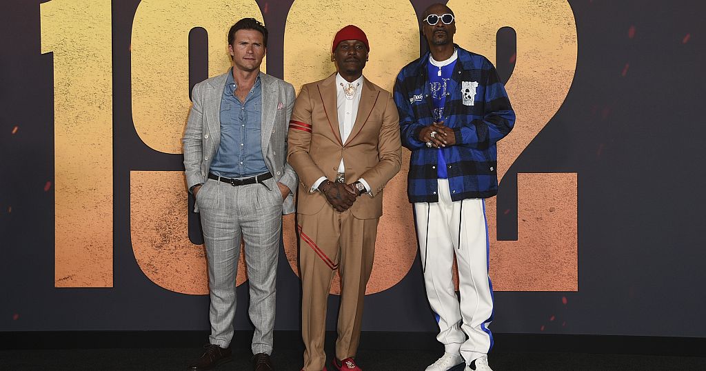 ‘1992’ producer Snoop Dogg attends premiere, honors late Ray Liotta