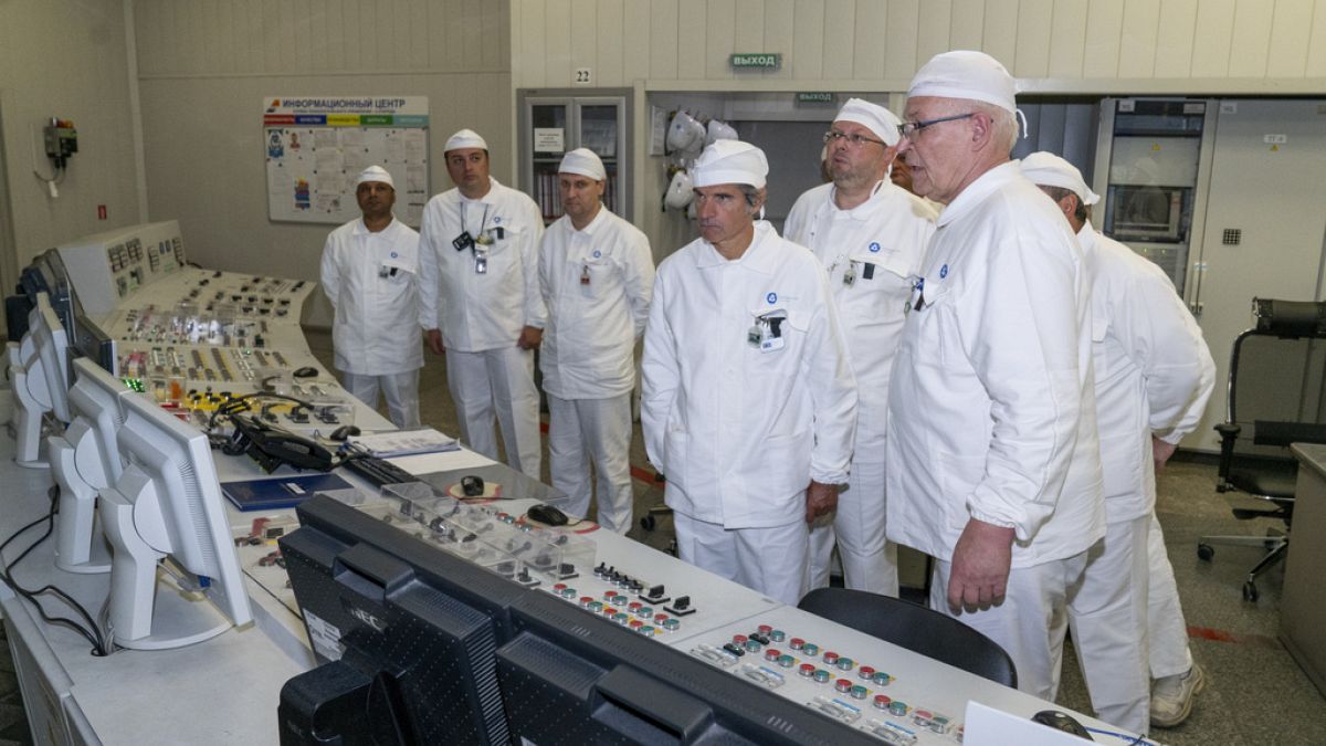 Il capo dell'Aiea Rafael Grossi visita la centrale nucleare di Kursk fuori dalla città di Kurchatov, nella regione di Kursk, Russia, martedì 27 agosto 2024