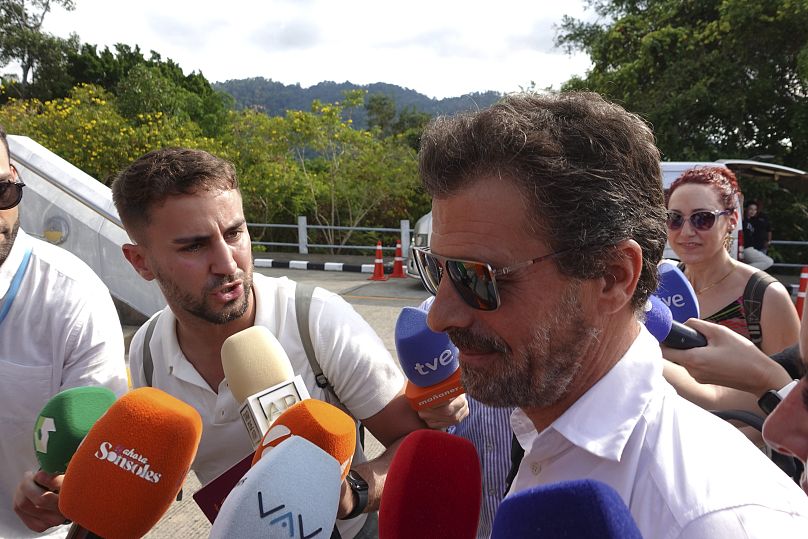 L'acteur espagnol Rodolfo Sancho, père de Daniel Sancho Bronchalo, à son arrivée au tribunal de Koh Samui, dans le sud de la Thaïlande, le mardi 9 avril 2024.