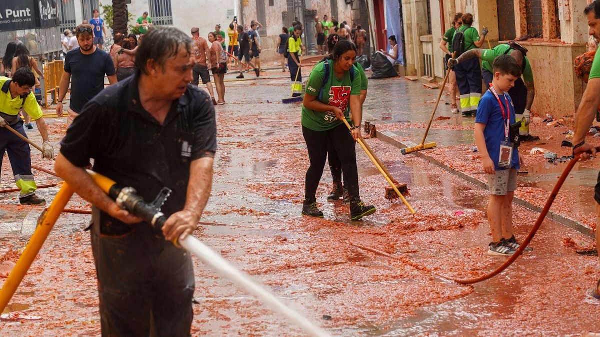 Tomatina 2024 cenas da maior luta de tomates do mundo euronews
