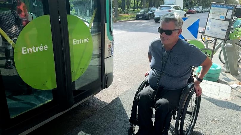 Franck Maille essaye d'accéder à un bus de la RATP