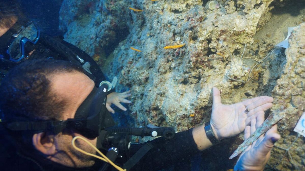 Çanakkale'de 3,600 yıllık hançer bulundu.