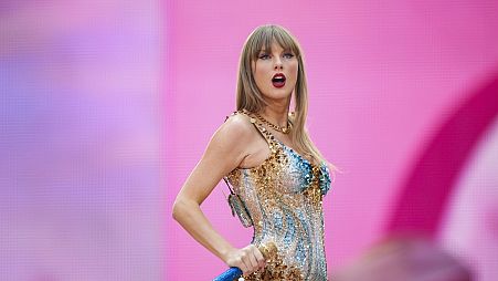 Taylor Swift, Eras Tour kapsamında 21 Haziran 2024'te Londra'daki Wembley Stadyumu'nda sahne alıyor. 