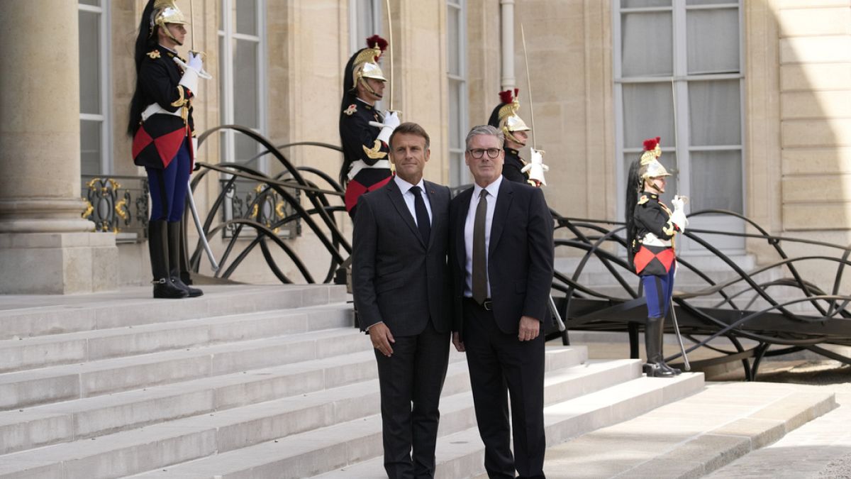 Macron e Starmer em Paris