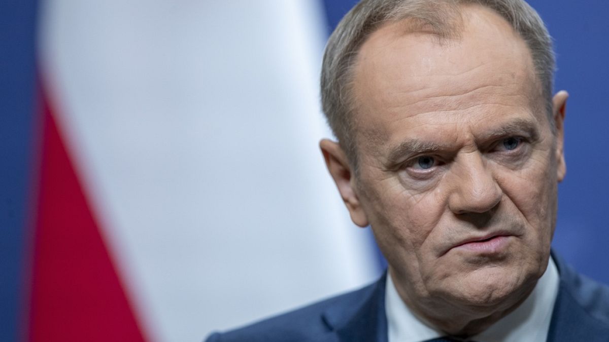  Donald Tusk durante uma conferência de imprensa após a sua reunião com a primeira-ministra lituana, Ingrida Simonyte, na sede do governo em Vilnius, Lituânia, 4 março 2024