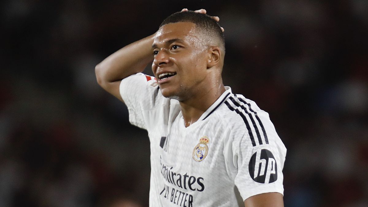 Mbappé, 18 Ağustos 2024 Pazar günü İspanya'nın Palma de Mallorca kentindeki Son Moix Stadyumu'nda Mallorca ile Real Madrid arasında oynanan maçta görüntüleniyor.