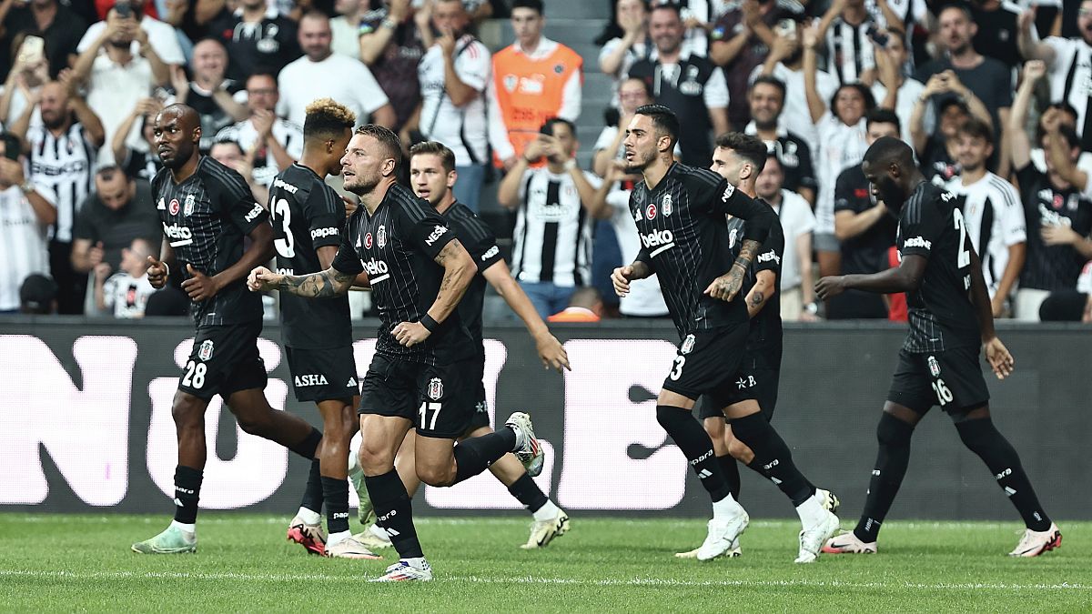 Beşiktaşlı oyuncular, 29 Ağustos 2024 Perşembe günü İstanbul'da Beşiktaş ile Lugano arasında oynanan Avrupa Ligi play-off rövanş maçında görüntüleniyor