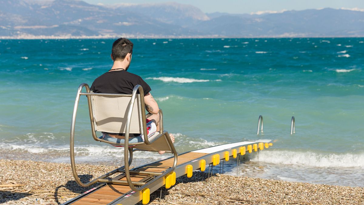 L'accessibilité des plages aux personnes en situation de handicap progresse en Europe.