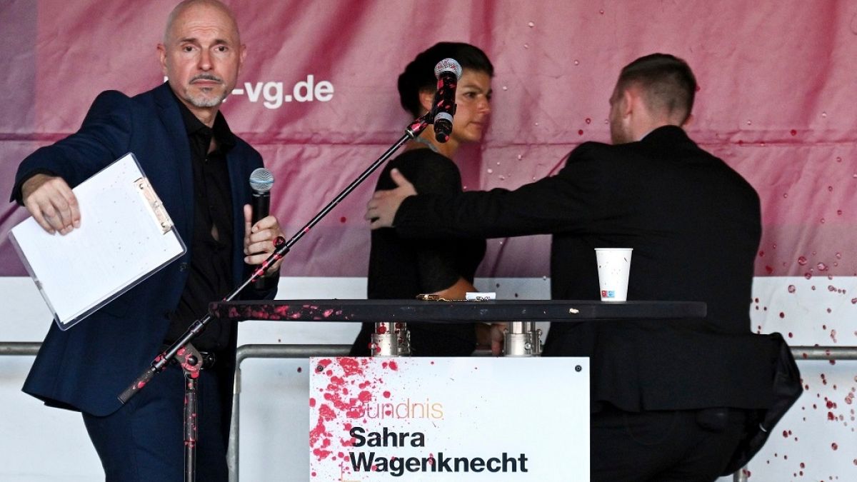 Germany: A man tries to spray paint the politician Sahra Wagenknecht