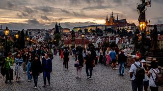 Praga llena de turistas (imagen de archivo)