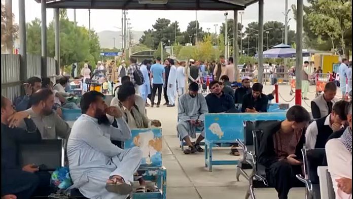 La Germania espelle 28 cittadini afghani: "Sono criminali condannati"