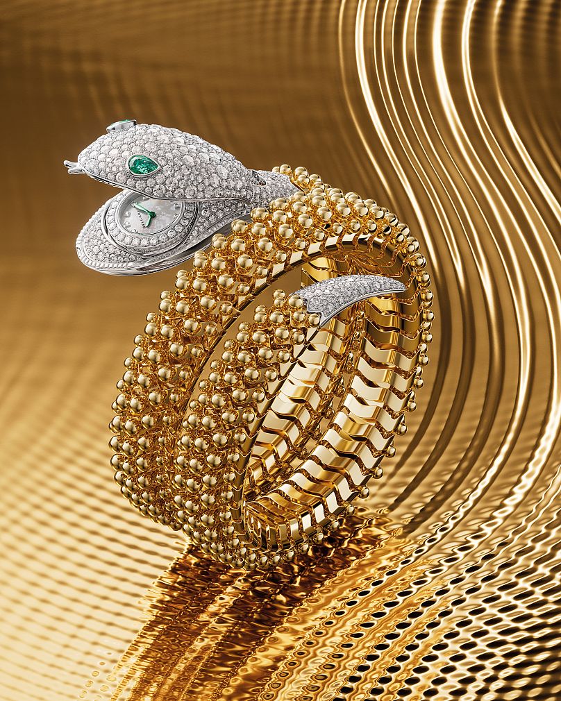 Bvlgari transforms the Serpenti Pallini through the magic of the Piccolissimo calibre, a miniature mechanical heart