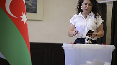 Azerbaijão vai a votos sem grandes perspetivas de mudança