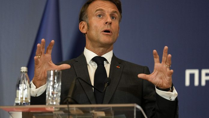 Governo francese, consultazioni alle battute finali: circola il nome dell'ex socialista Cazeneuve