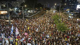 İsrail halkı Başbakan Binyamin Netanyahu hükümetini protesto ederek Gazze Şeridi'nde tutulan rehinelerin serbest bırakılması için anlaşma yapılması çağrısında bulundu.