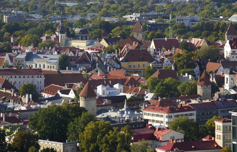 Vista sul centro città di Tallinn, Estonia