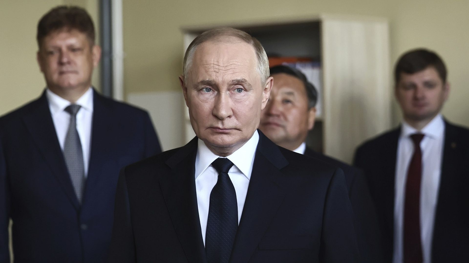 EU TO MONGOLIA: ARREST TOP TERRORIST VLADIMIR PUTIN! 🇪🇺👍