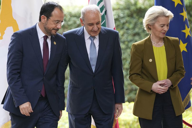 Le président chypriote Nikos Christodoulides, le président du Parlement libanais Nabih Berri et Ursula von der Leyen (de gauche à droite), à Beyrouth, le jeudi 2 mai 2024.