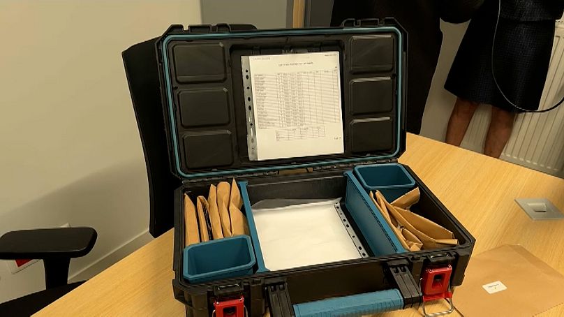 Une mallette pour stocker les téléphones portables dans un collège