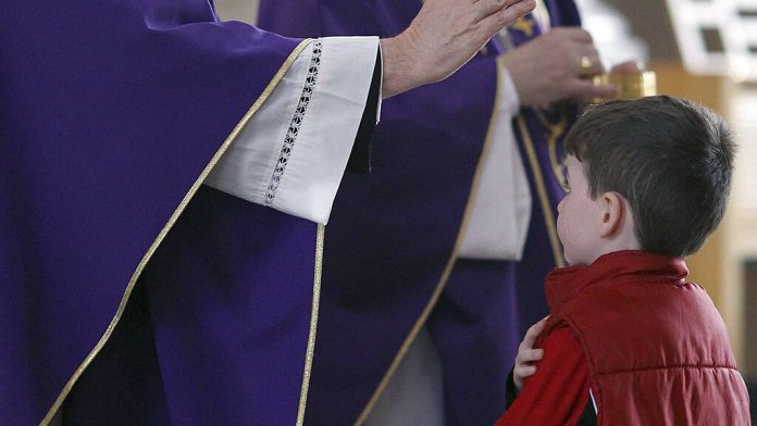 Irlanda, il rapporto "straziante" sui presunti abusi sessuali da parte di religiosi cattolici