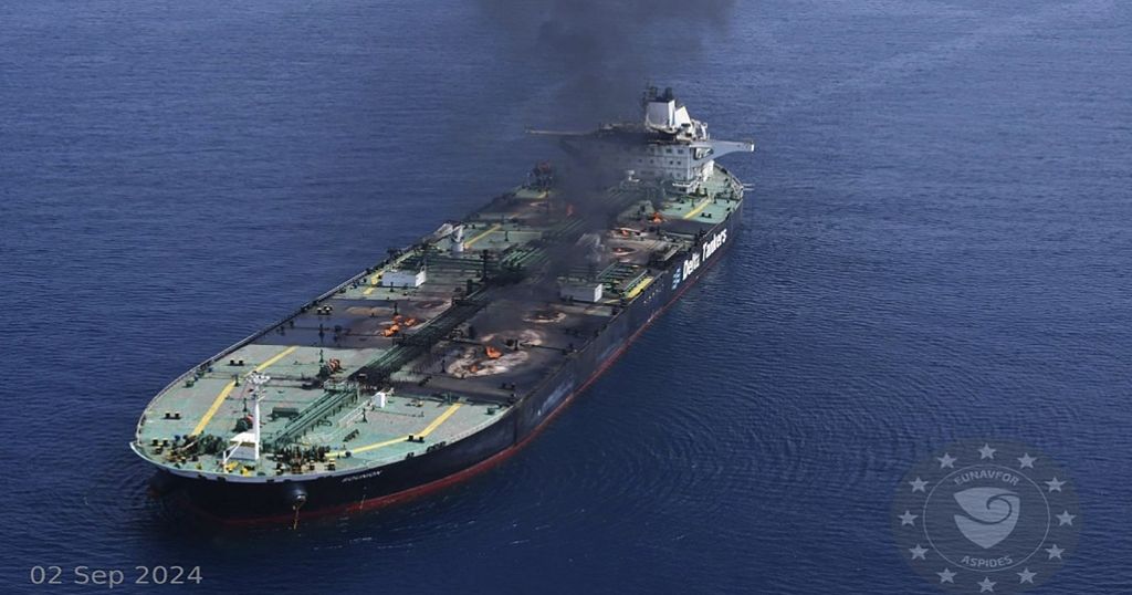 Burning oil tanker in Red Sea: salvagers call off dangerous tow