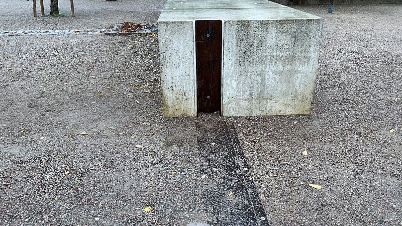 Diese Schleuse kann sich unter Wasserdruck schließen und so den gesamten Park fluten