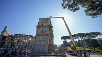 L'Arco di Costantino, nel centro di Roma, è stato danneggiato da un fulmine durante un nubifragio che si è abbattuto sulla capitale, Roma, 4 settembre 2024