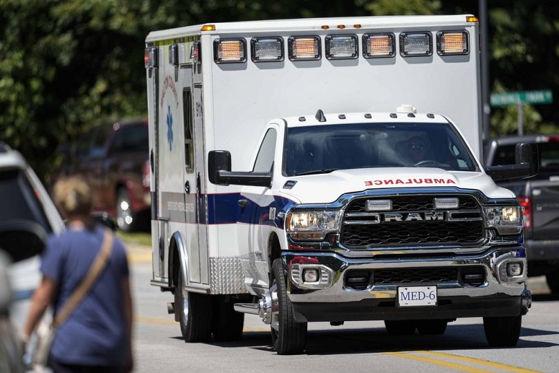 Un'ambulanza parte dalla Apalachee High School dopo una sparatoria nella scuola a Winder, Georgia, 4 settembre 2024