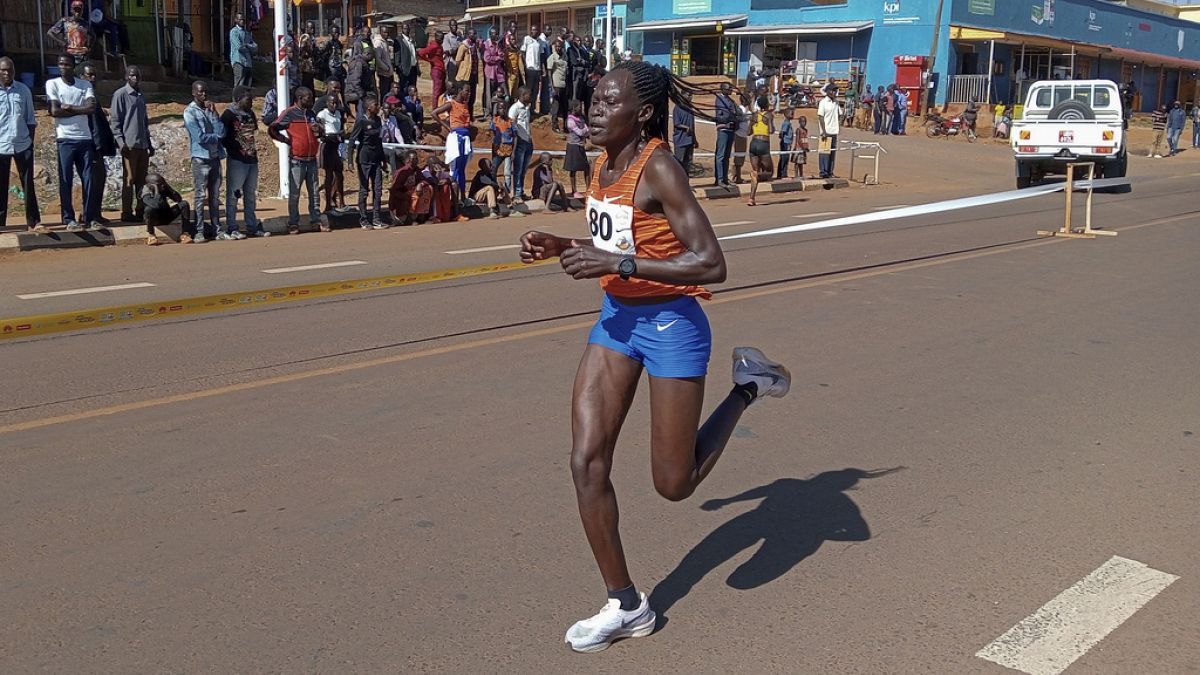 Rebecca Cheptegei, in gara alla Discovery 10 km di corsa su strada a Kapchorwa, Uganda, 20 gennaio 2023