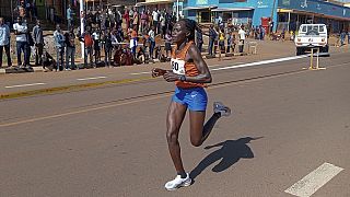 Rebecca Cheptegei, compete na corrida de estrada Discovery 10km em Kapchorwa, Uganda, 20 de janeiro de 202