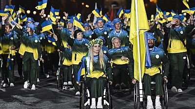 La délégation ukrainienne arrive lors du défilé des nations dans le cadre de la cérémonie d'ouverture des Jeux Paralympiques de Paris 2024 sur la place de la Concorde à Paris, France 28/08/2024