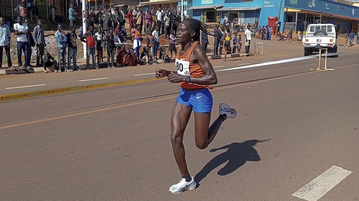 Rebecca Cheptegei, Uganda, Kapchorwa'da düzenlenen Discovery 10km yol yarışında yarışıyor, 20 Ocak 2023