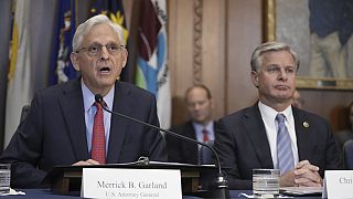 Merrick Garland amerikai főügyész és Christopher Wray FBI-igazgató