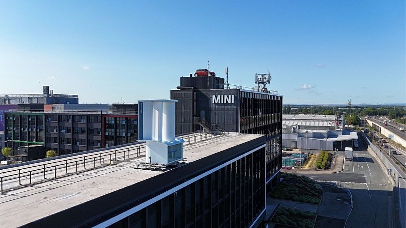 El primer sistema estático de energía eólica de Reino Unido está sobre la planta de BMW Group en Oxford.