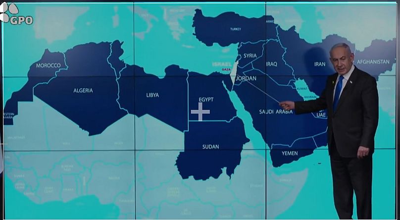 نتنياهو يشرح للصحفيين الاجانب أهمية محور فيلادلفيا وخارطة الشرق الاوسط حسب زعمه