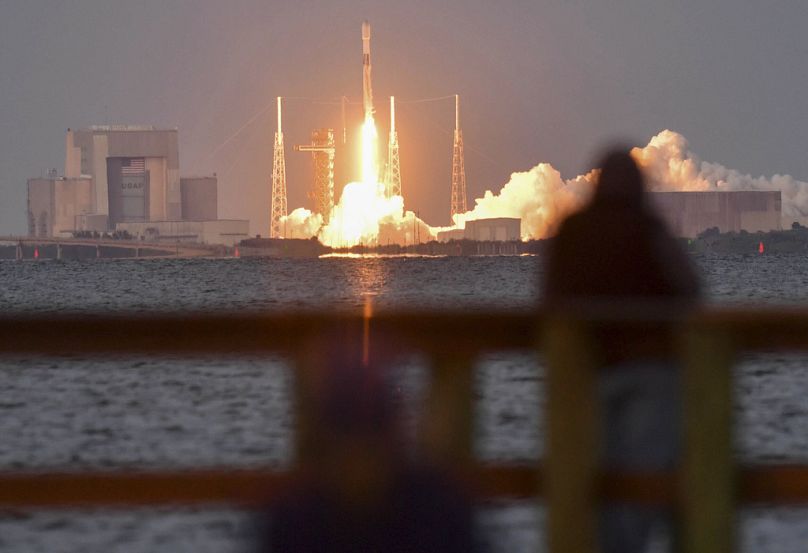 Un razzo SpaceX Falcon 9 decolla dalla stazione spaziale di Cape Canaveral, Florida, 7 gennaio 2024