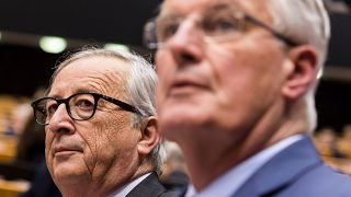 Jean-Claude Juncker, à gauche, et Michel Barnier.