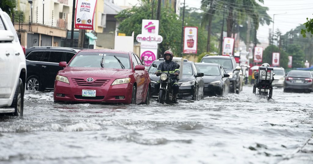 Floods in West Africa displace nearly 1 million people