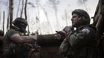 Des militaires ukrainiens de la brigade Azov sur la ligne de front dans la région de Donetsk, le 12 avril 2024