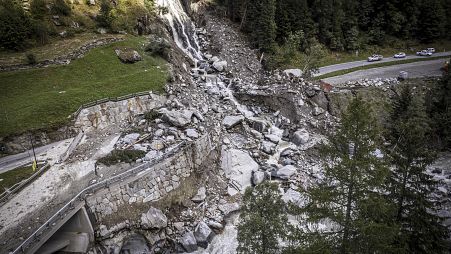 Bloqueo de una carretera en Eisten tras un corrimiento de tierras provocado por el mal tiempo, 6 de septiembre de 2024.