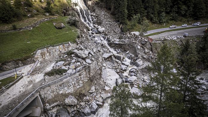 Svizzera, turisti evacuati in elicottero dalla montagna a seguito di una slavina