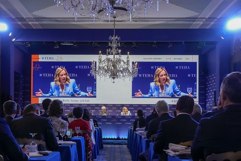 Meloni en el Foro de Cernobbio hablando sobre su apoyo a Ucrania