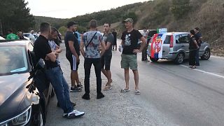 Activistas bloqueiam um dos postos fronteiriços entre o Kosovo e a Sérvia, 6 de setembro de 2024