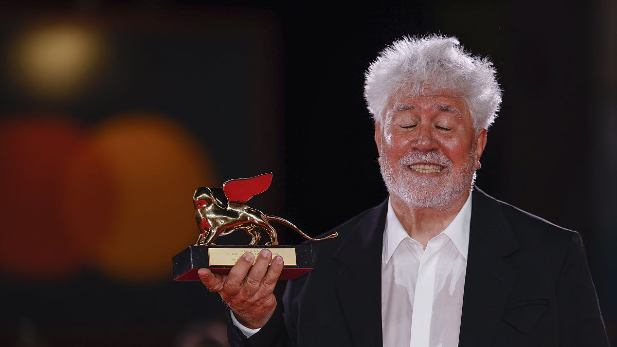 Pedro Almodovar vence Leão de Ouro em Veneza