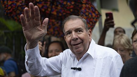 ARQUIVO - Edmundo Gonzalez, candidato presidencial da oposição venezuelana, numa praça no município de Hatillo, em Caracas, Venezuela, 19 de junho de 2024.